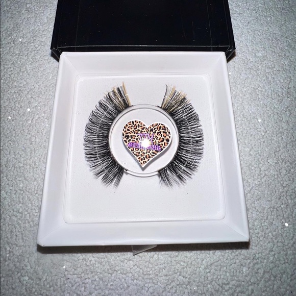 Faux mink eyelashes “creamsicle” - Picture 3 of 9